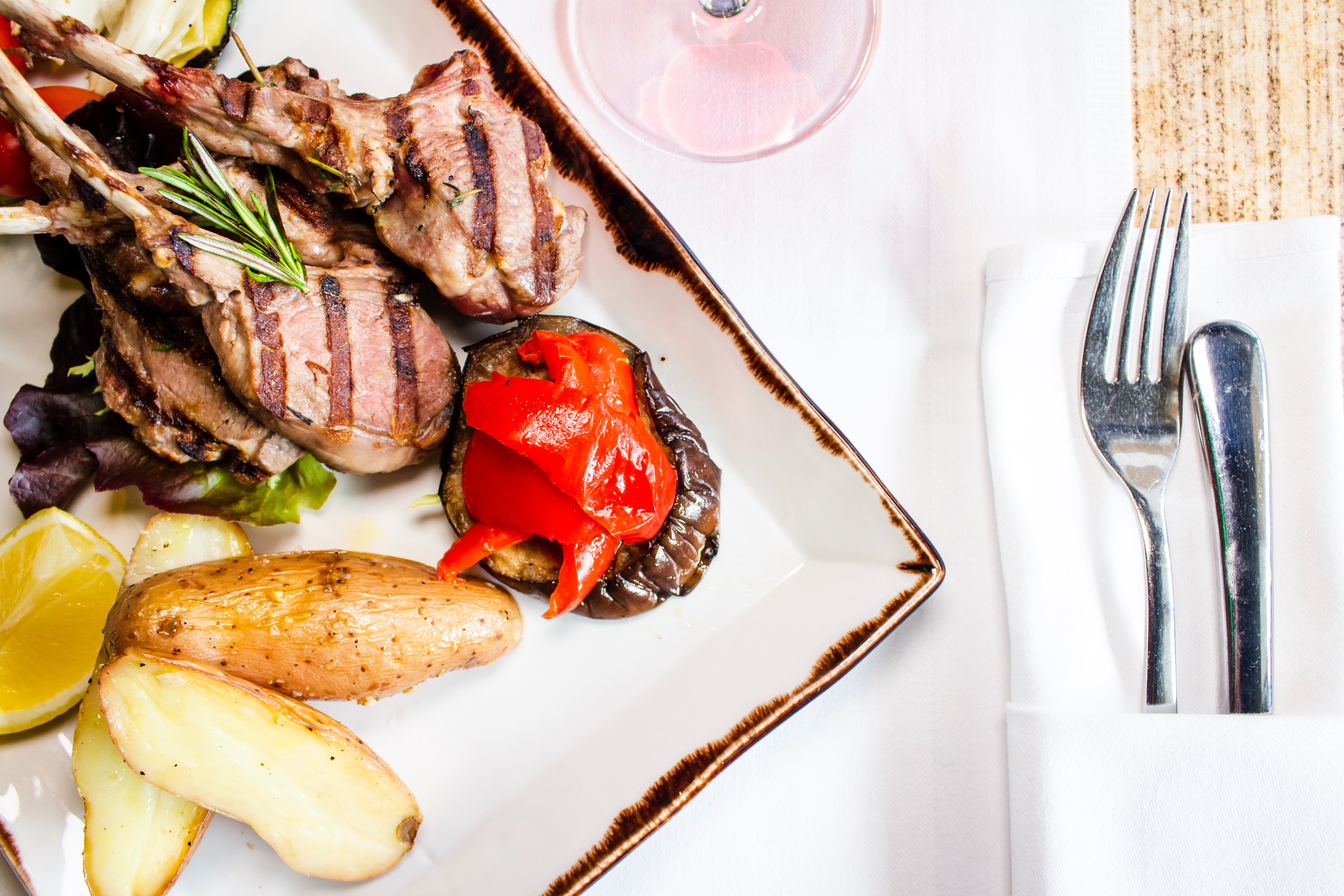 louis-hansel-EdVjnUdgw9I-unsplash